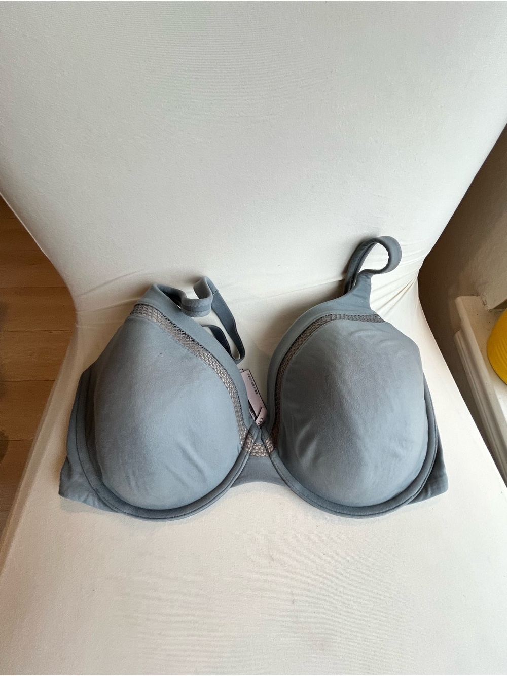 Victoria's Secret Gray Molded T-Shirt Bra check picture for condition